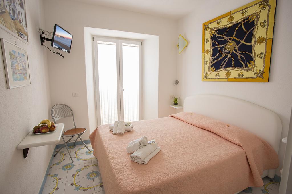 B&B Celestina Ischia ラッコ・アメーノ 部屋 写真